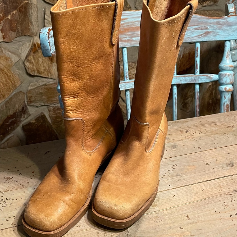 Campus boots